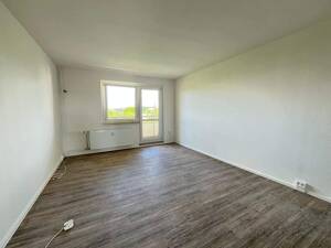 Geräumige Familienwohnung mit Balkon in Zwickau, Neuplanitz – 8062 Zwickau – Vorschaubild 2