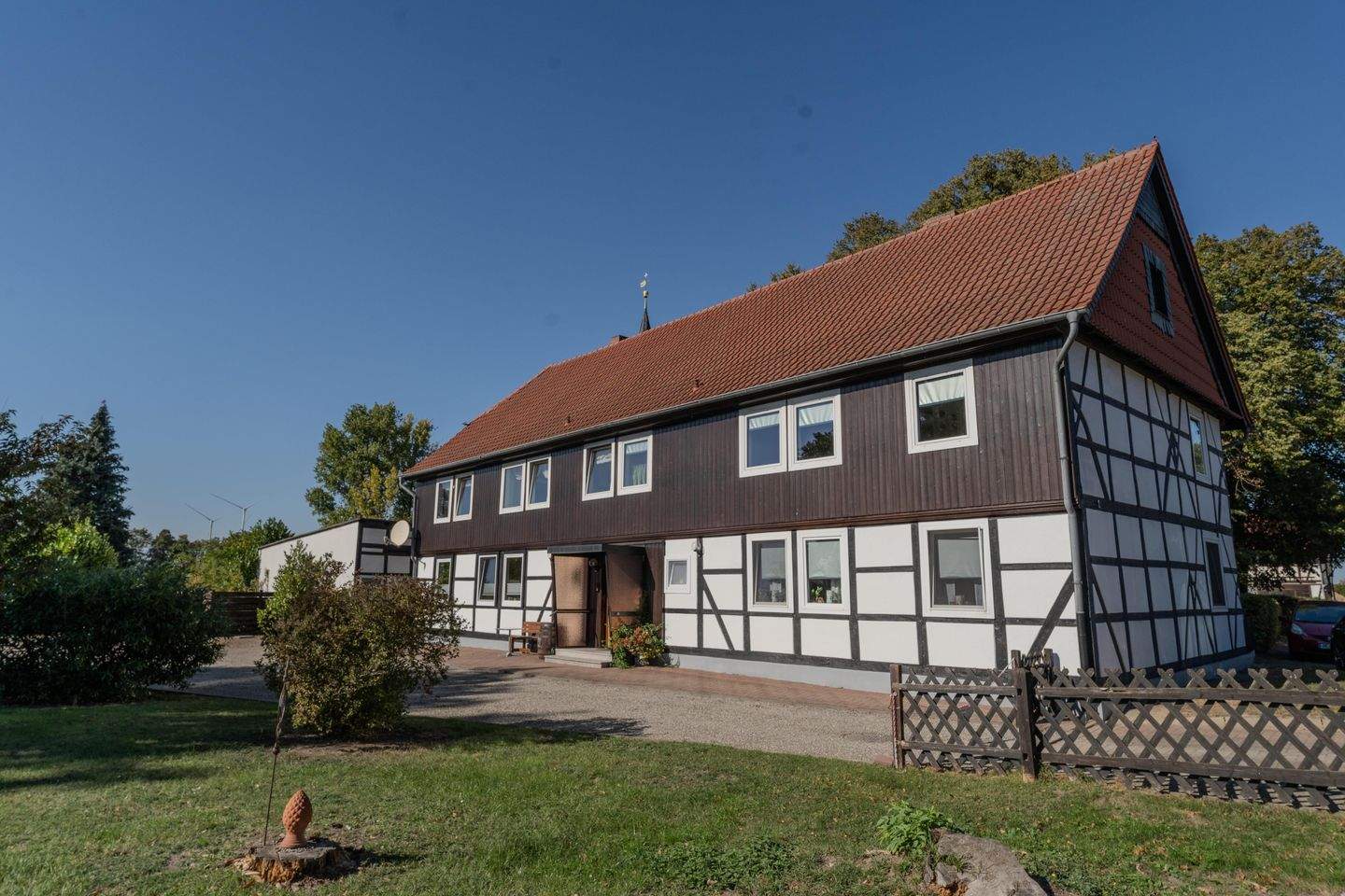 3-Zimmer-Eigentumswohnung mit eigenem Garten und Carport