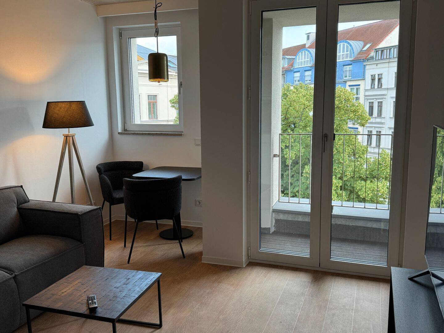 ***MÖBLIERTES APARTMENT IN BESTER LAGE~ALL-INCLUSIVE MIETE~LOGGIA*** – Leipzig – Vorschaubild 3