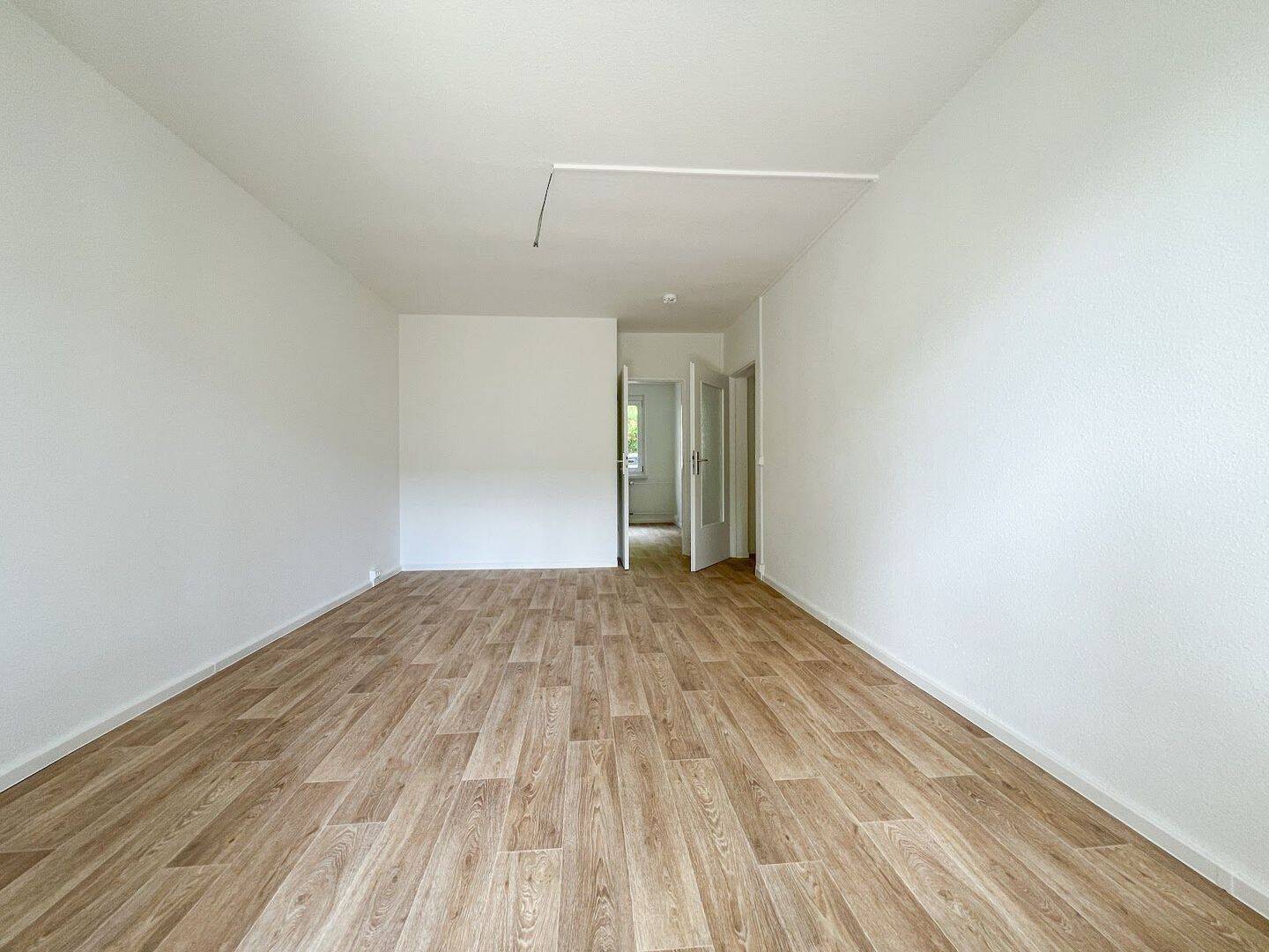 Frisch sanierte Erdgeschosswohnung mit Balkon direkt am Stadtpark für Naturliebhaber – Chemnitz – Vorschaubild 9