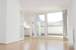 Lichtdurchflutete 4-Zi.-Wohnung in begehrter Lage – 70182 Stuttgart – Vorschaubild 2