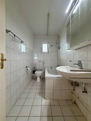 Bezugsfreie 2-Zimmer-Wohnung mit Weitblick, Balkon, Aufzug und Bodenkammer // Kiel-Dietrichsdorf – 24149 Kiel – Vorschaubild 8