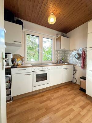 Bezugsfreie 2-Zimmer-Wohnung mit renoviertem Balkon & Fenster in Berg am Laim - provisionsfrei – 81673 München – Vorschaubild 4