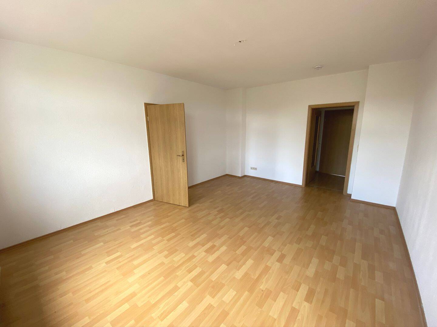 Helle 3-Raum Wohnung im Zentrum von Chemnitz – Chemnitz – Bild 1 von 9