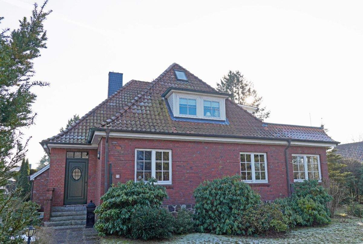 Klassisches Rotklinker Landhaus / Zweifamilienhaus in guter Wohnlage – Jesteburg – Bild 1 von 9