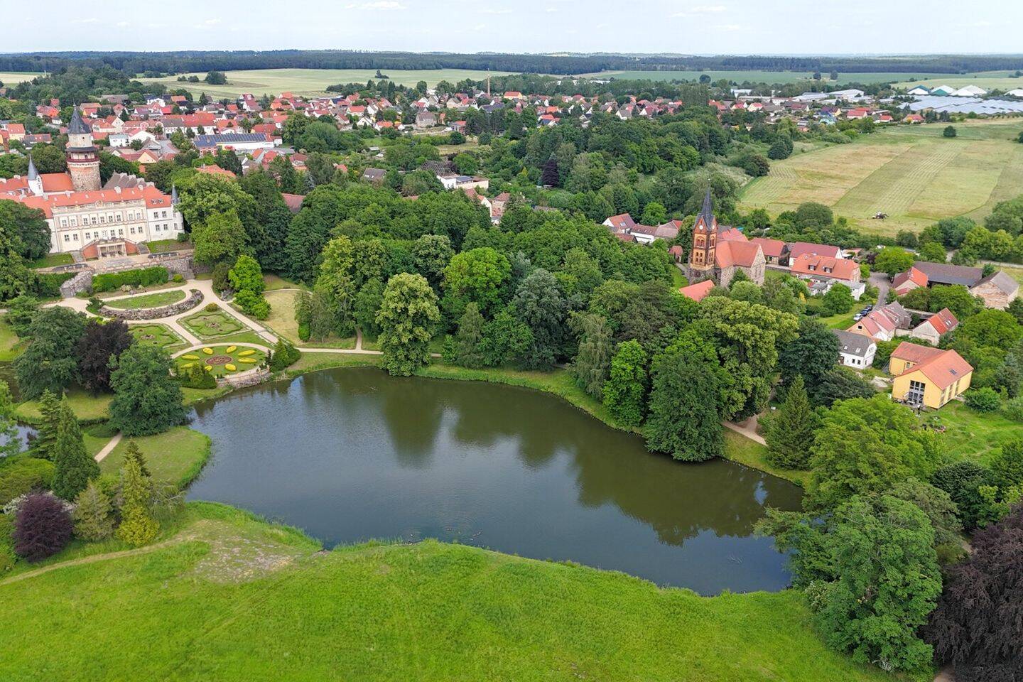 Kultur & Lebensqualität - Einzigartiges Anwesen direkt am Schlosspark – Wiesenburg/Mark – Bild 1 von 9