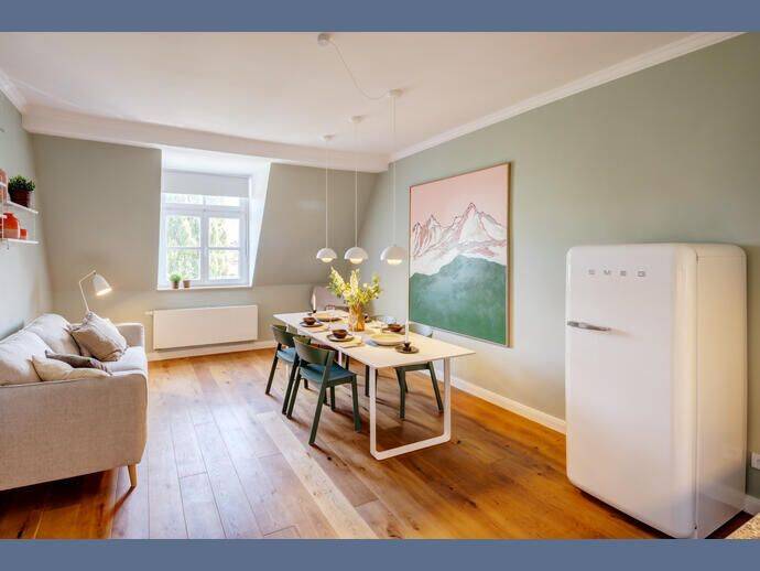 Möbliert: Historischer Altbau mit modernem Wohnkomfort