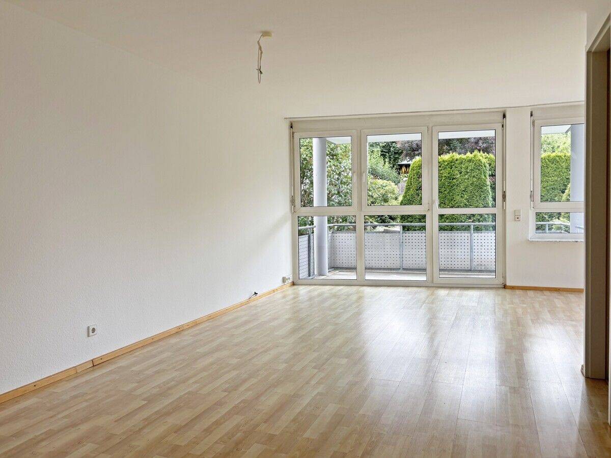 Fernab vom Stadttrubel - Helle Wohlfühlwohnung mit Balkon am Georgenberg in Reutlingen – Reutlingen – Vorschaubild 4