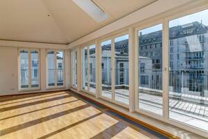 Lichtdurchflutete Penthouse-Wohnung mit Dachterrasse unweit der Münchener City – 81377 München – Vorschaubild 3