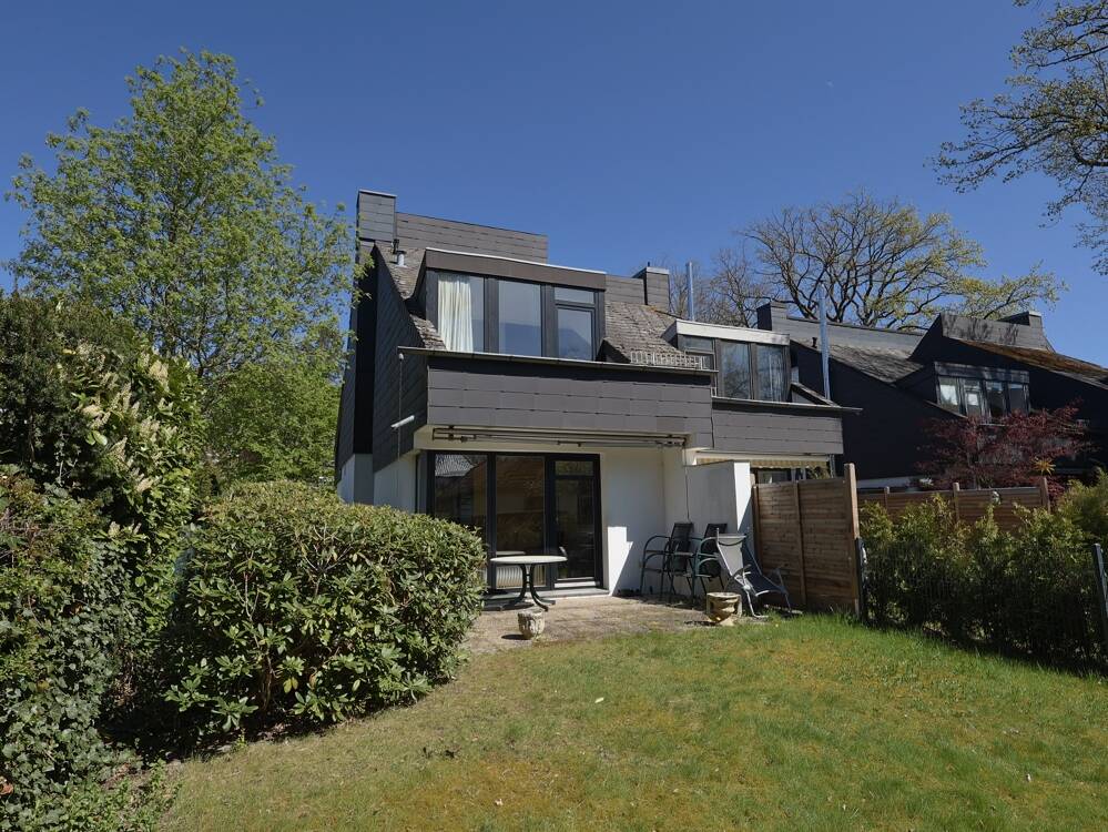 Doppelhaus mit herrlichem Garten in ruhiger Lage