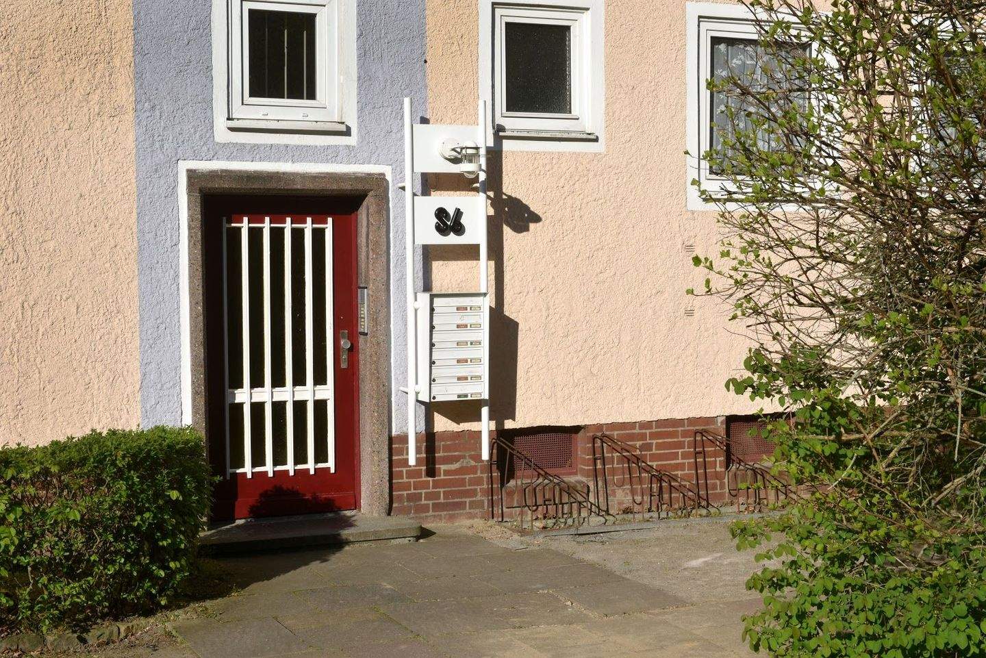 Stadtnahe Wohnung // 1.OG links