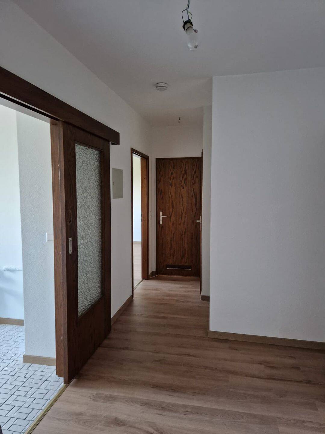 Helle neu renovierte 2-Zimmer Wohnung mit Balkon und TG-Stellplatz in Karlsruhe-Neureut – Karlsruhe – Vorschaubild 8