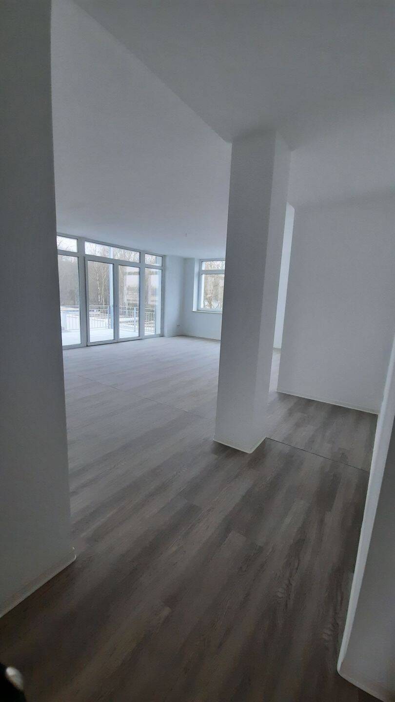 Barrierefreie 4 Raum Wohnung mit Balkon und Fahrstuhl – Chemnitz – Vorschaubild 2