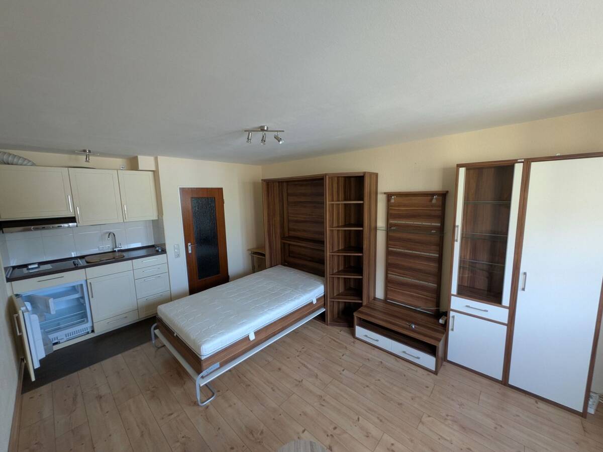 Möbliertes 1-Zimmer-Studio mit Garage & privatem Keller im Bremer Steintor – 28203 Bremen – Bild 1 von 9