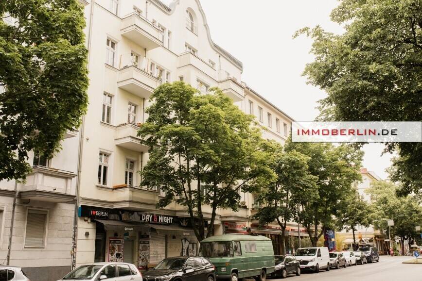 IMMOBERLIN.DE - Ersteinzug nach Sanierung 2025! Stilvolle Altbauwohnung mit Balkon & Mobiliar – Berlin – Bild 1 von 9