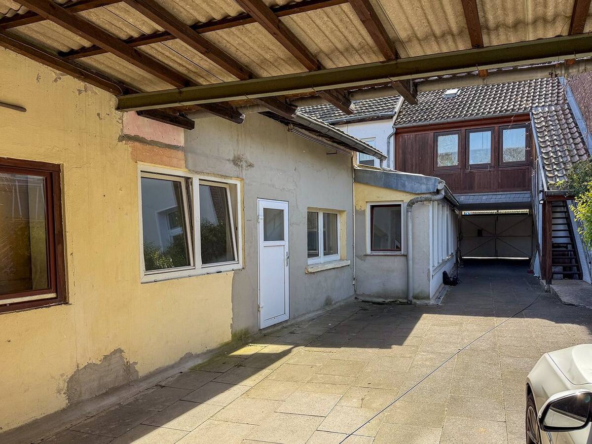 Wohnen, Vermieten, Entwickeln: Anwesen mit Scheune und großem Garten in Endenich – 53115 Bonn – Bild 1 von 9