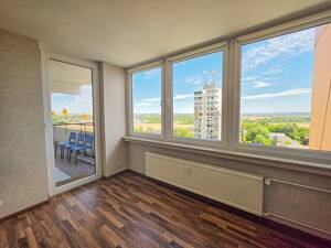Stilvolle Drei-Zimmerwohnung viel Platz & Lichtdurchflutet – 60437 Frankfurt am Main – Vorschaubild 4