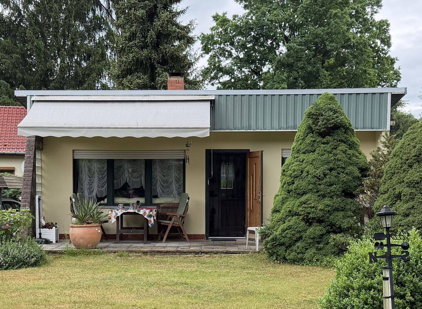Gepflegtes Wochenendgrundstück mit Bungalow in grüner Lage