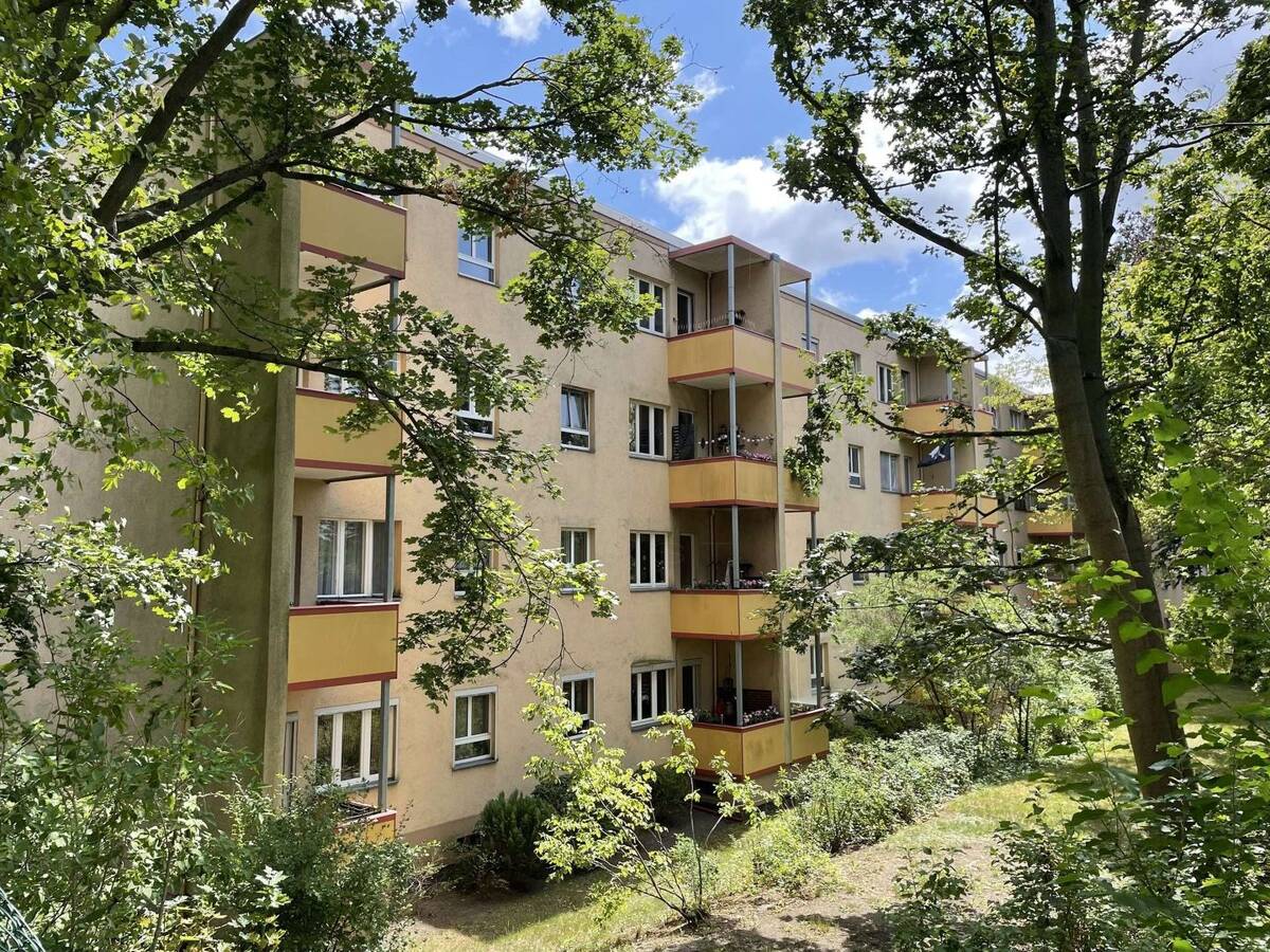 Bezugsfreie Wohnung in saniertem Zustand mit Süd-West-Balkon und Einbauküche – 12169 Berlin – Bild 1 von 6