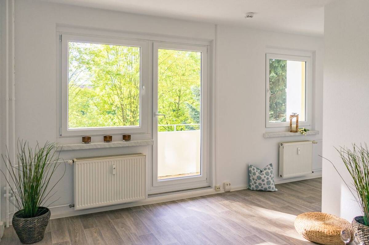 1-Raum-Wohnung mit sep. Schlafnische und Balkon – 9113 Chemnitz – Bild 1 von 5