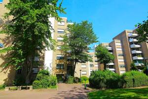 Sofort bezugsfrei! Gut geschnitten! Barrierearm! 4 Zimmer-Wohnung mit Balkon und TG-Stellplatz. – 53119 Bonn – Vorschaubild 2