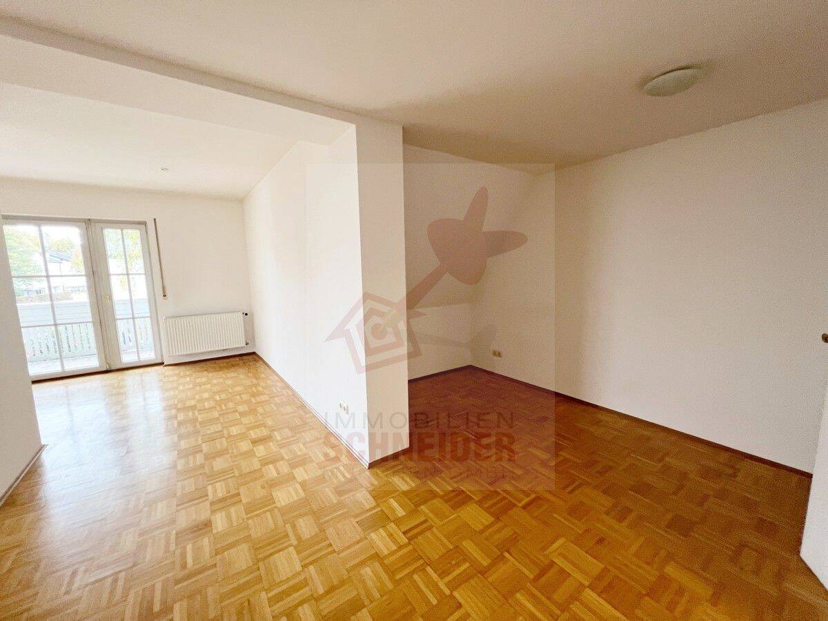 IMMOBILIEN SCHNEIDER - schöne 3,5 Zimmer Wohnung mit Süd-Balkon, eigenem Garten und neuwertigem Bad – München – Vorschaubild 3