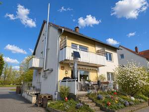 Selbst einziehen und Rendite sichern: Mehrfamilienhaus mit laufenden Einnahmen und freier Einheit