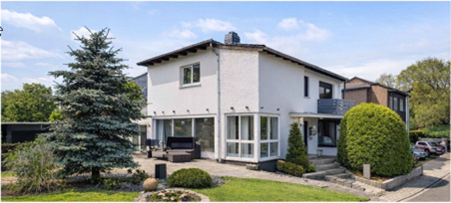 Luxuriöses Zweifamilienhaus mit Sauna und 4 Parkplätzen in Duisburg
