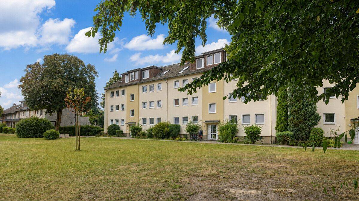 Charmante 2,5-Zimmer-Wohnung mit Balkon & Garage