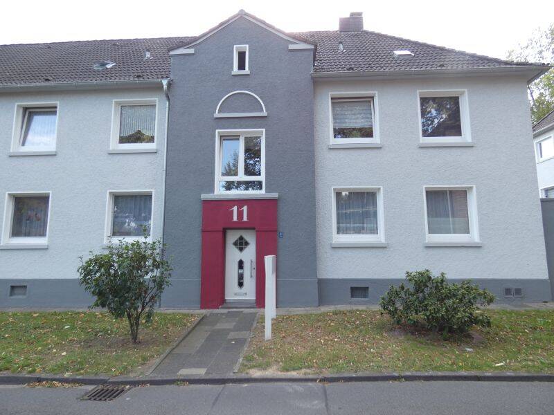 *** Sanierte 2-Zi.-Wohnung + Mansarde + Gäste-Duschbad! ***
