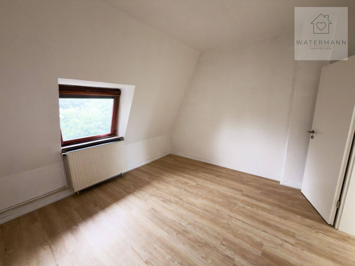 Charmantes Dachgeschossdomizil in ruhiger Lage von Hamburg-Hausbruch – Hamburg – Vorschaubild 2