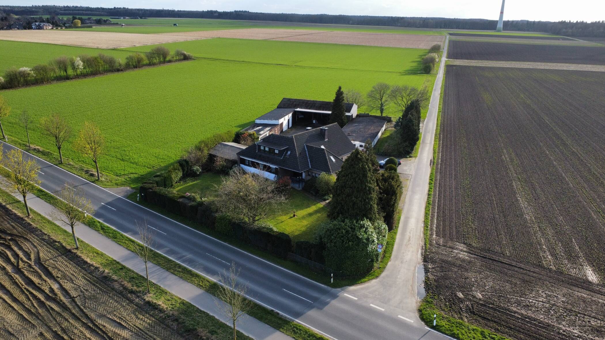 TRAUMHAFTER BAUERNHOF MIT EINLIEGERWOHNUNG IN IDYLLISCHER LAGE! – Niederkrüchten – Vorschaubild 2