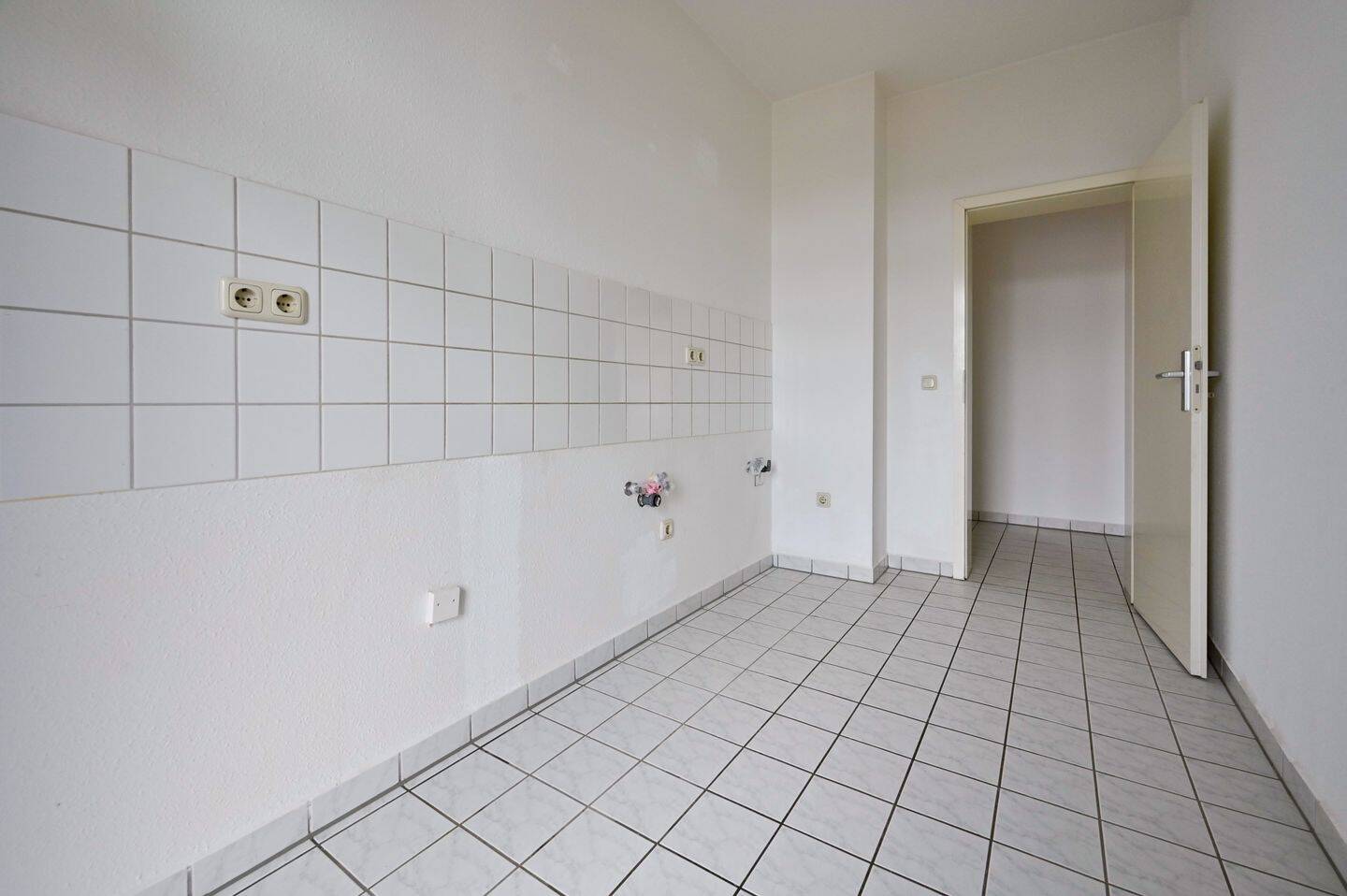 Schöne 2-Raum-Wohnung: XXL-BALKON UND PARKETT für Kapitalanleger oder zur Eigennutzung! – Chemnitz – Vorschaubild 9