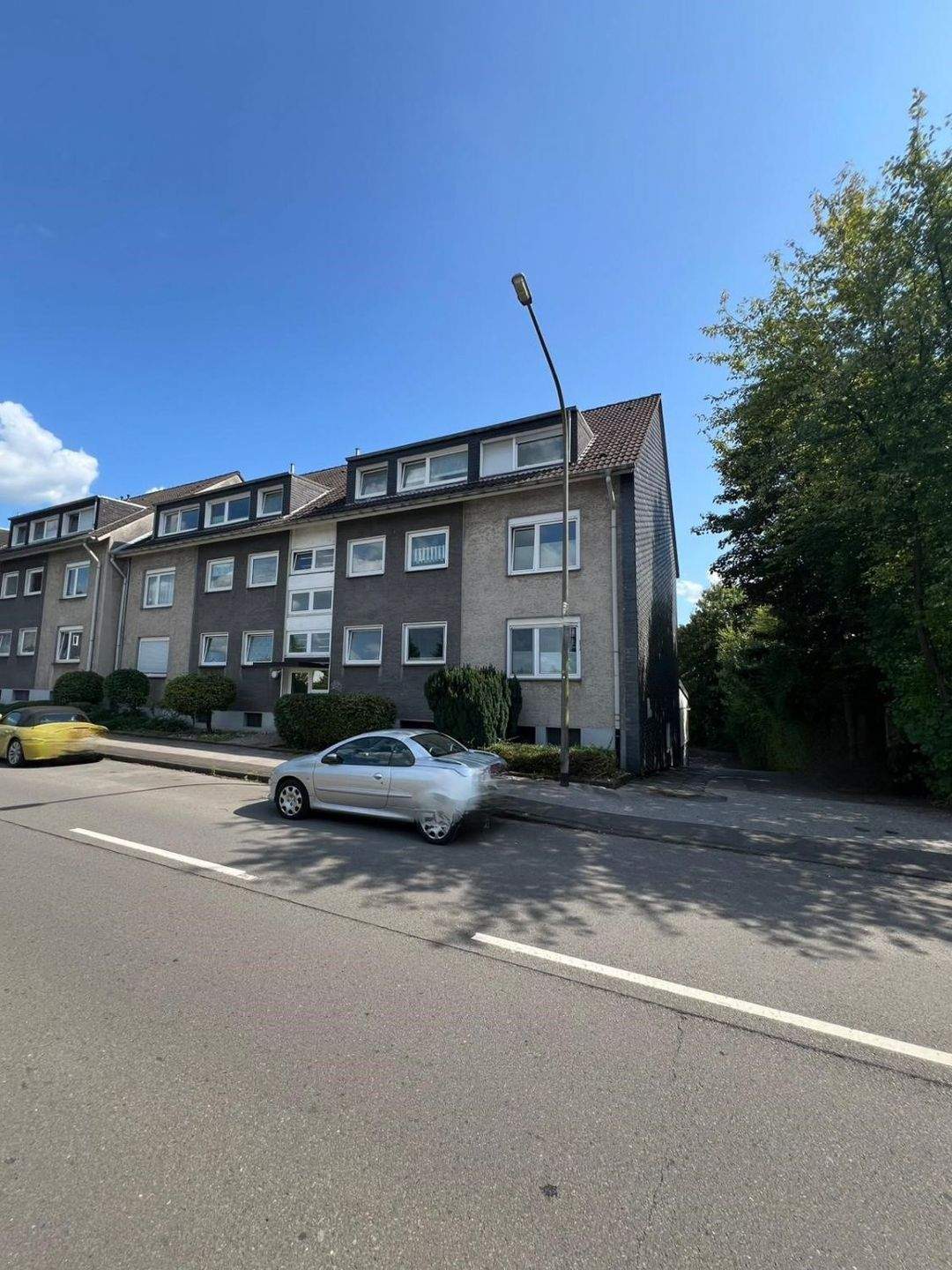 SEHR RUHIGE LAGE, HAUPTSTRASSE, ECKE WENIG BEFAHRENE NEBENSTRASSE – Remscheid – Vorschaubild 7