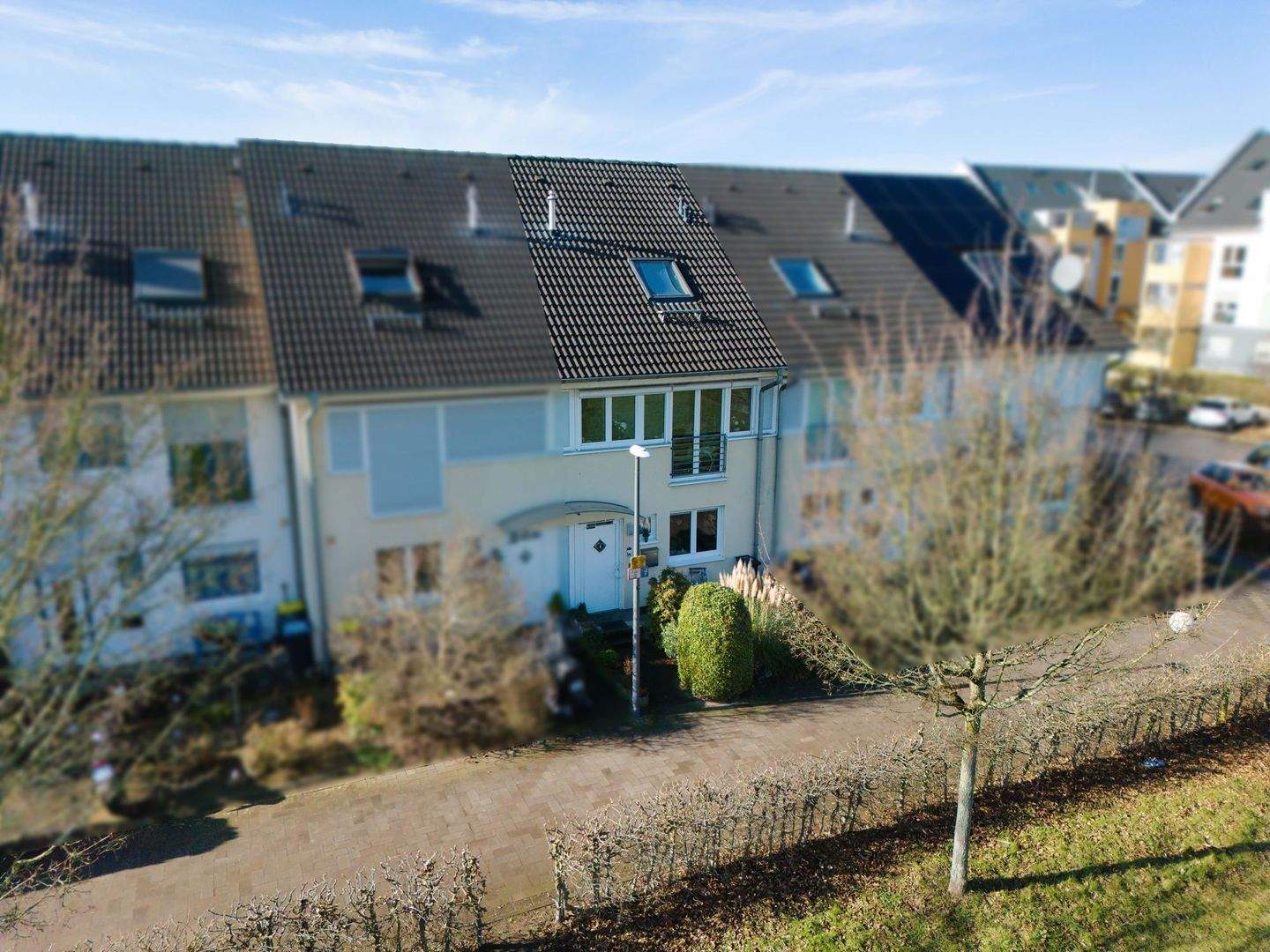 MANNELLA *Licht, Raum und Lebensqualität* Offenes Wohngefühl im charmanten Reihenmittelhaus. – Köln – Bild 1 von 9