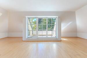 Eingebettet im Grünen - stilvolle 3-Zimmer-Dachgeschosswohnung mit Südterrasse – 81827 München – Vorschaubild 2