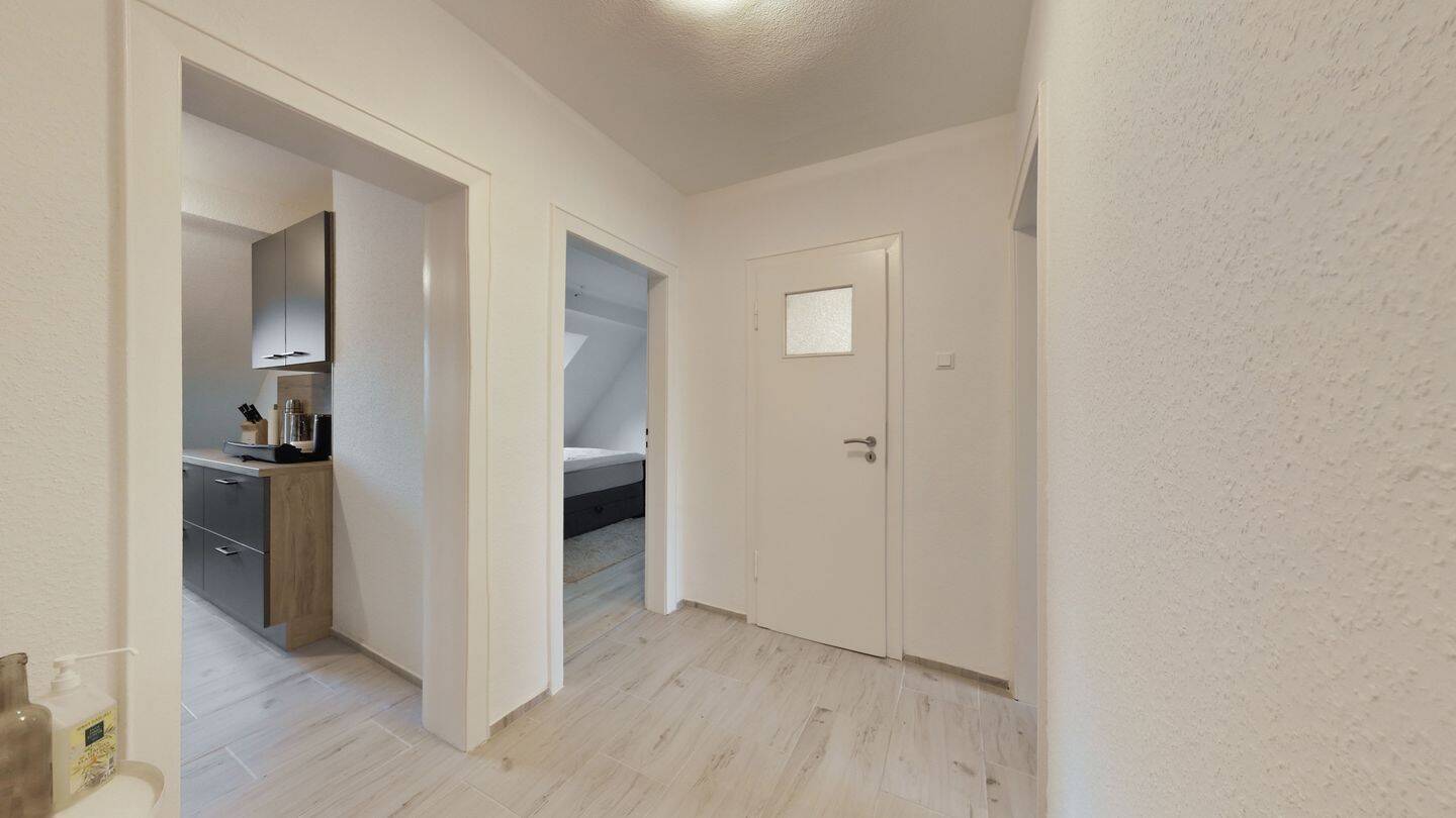 Charmante Dachgeschosswohnung mit Garage - ideal für Singles oder Kapitalanleger – Duisburg – Vorschaubild 2