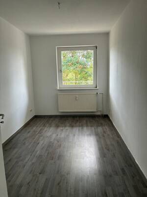 Zentral. Hell. Bezugsfertig - 4 Zimmer mit Balkon im Herzen der Stadt – 38226 Salzgitter – Vorschaubild 3
