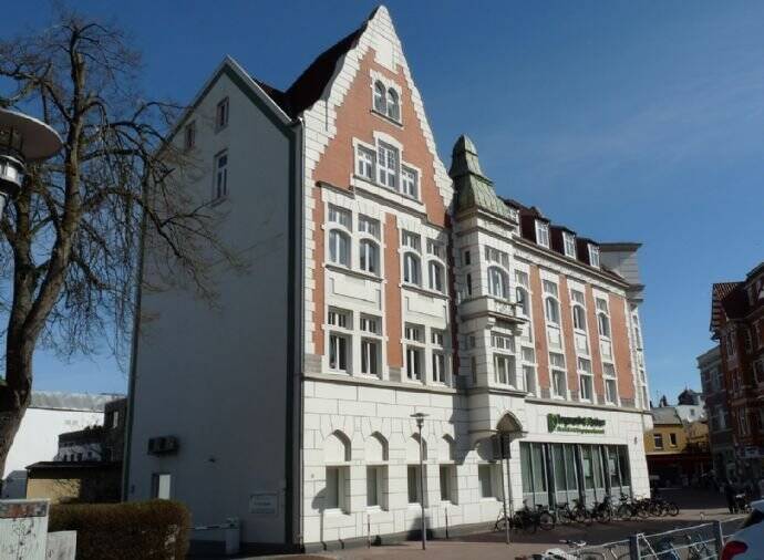 4-Zimmer Altbauwohnung an der Cuxhavener Fußgängerzone