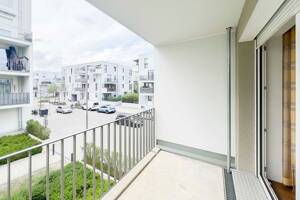 Sofort bezugsfrei: Neuwertige 2-Zimmer-Wohnung mit überdachtem Balkon inkl. Garagenstellplatz! – 80807 München – Vorschaubild 3