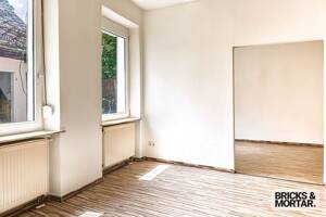 Hohe Decken, viel Licht: so wohnt es sich im Fürther Altbau: EG-Wohnung, ab sofort bezugsfrei – 90762 Fürth – Vorschaubild 3