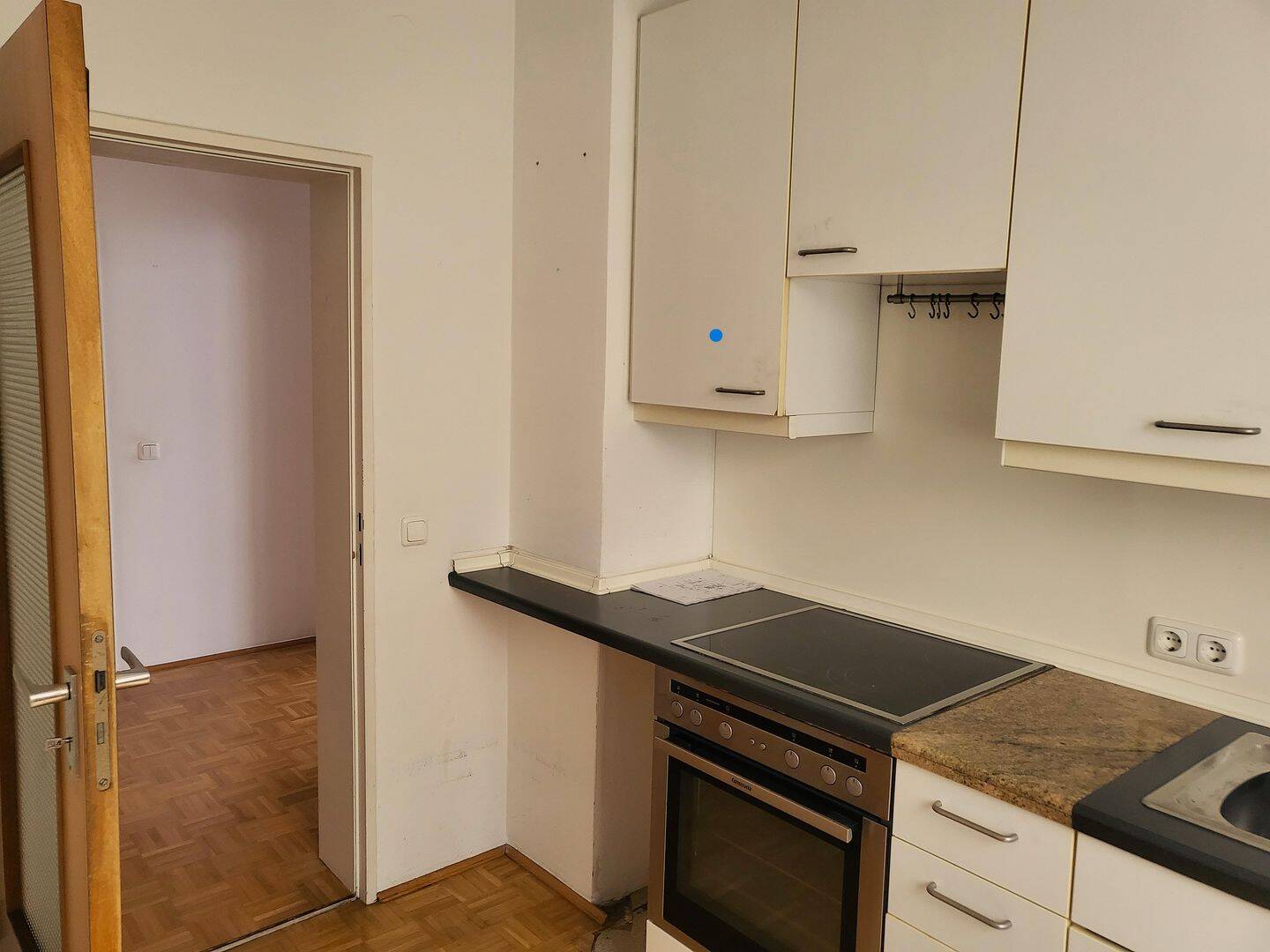 Preishammer! Schicke 2-Zimmer-Wohnung mit Loggia in der historischen Altstadt von Regensburg – Regensburg – Vorschaubild 4