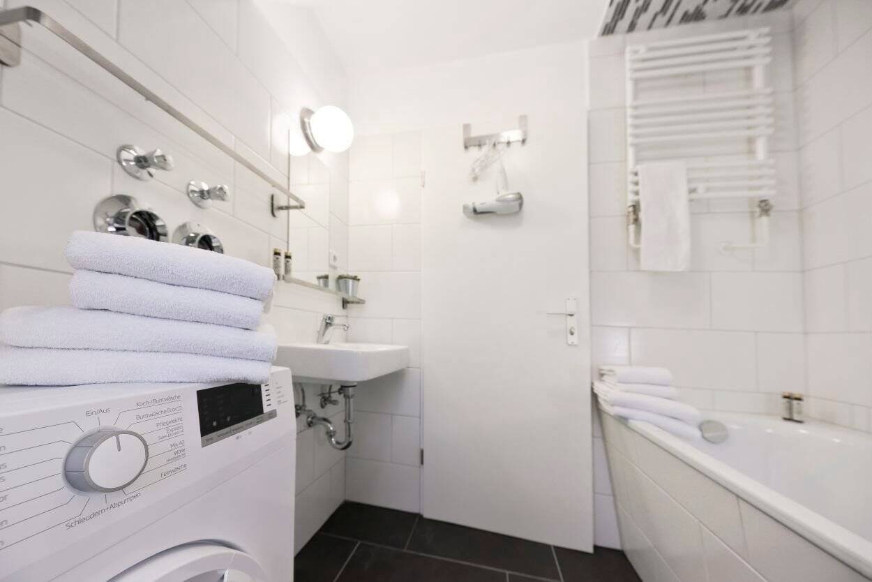 SERVICED APARTMENT: Neue Dachgeschosswohnung für 4 im Prenzlauer Berg – Berlin – Vorschaubild 8