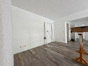 Erstbezug nach Sanierung: 4-Zimmer-Wohnung mit offener Wohnküche, Balkon und Stellplatz in Mainz-Mombach – 55120 Mainz – Vorschaubild 2