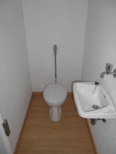 KESTLER IMMOBILIEN IVD - 3. OG - 3 ZI.-WOHNUNG - DESIGNBÖDEN - HELL GEFLIESTES BAD – Nürnberg – Vorschaubild 5