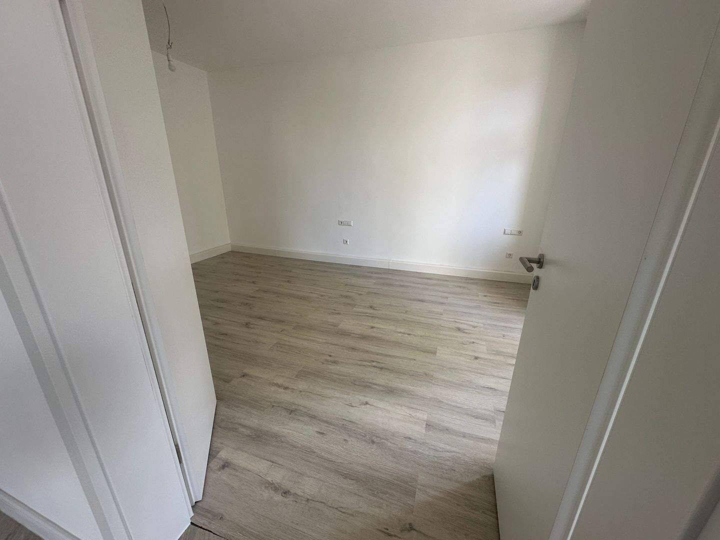 Erstbezug Schlosschemnitz- sanierte 4-Zimmer Wohnung, Balkon, Glasdusch, Erker, nähe Klinikum -Bushaltestelle vor der Türe – Chemnitz – Vorschaubild 4