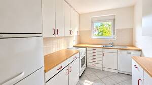 METZ IMMOBILIEN - Ankommen und wohlfühlen! Familienhaus mit Garten und viel Platz – 60437 Frankfurt am Main – Vorschaubild 4