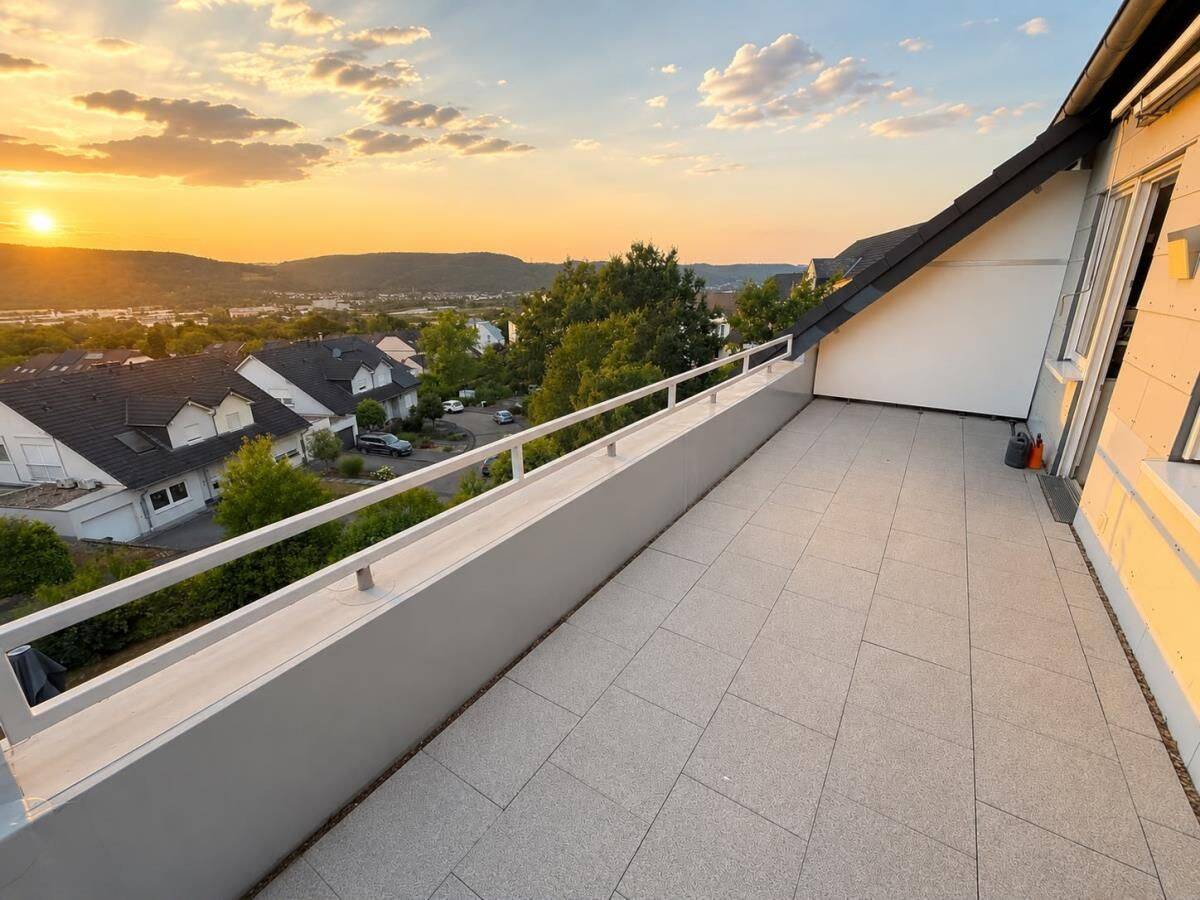 Attraktive Maisonettewohnung mit schöner Dachloggia und tollem Blick in Trier-Feyen