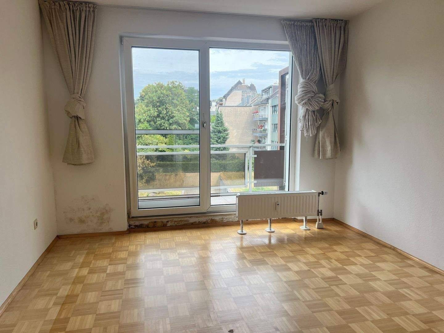 Zentral gelegene 3 Zimmer City-Wohnung mit zwei Balkonen, hell und gut geschnitten. – Düsseldorf – Vorschaubild 6