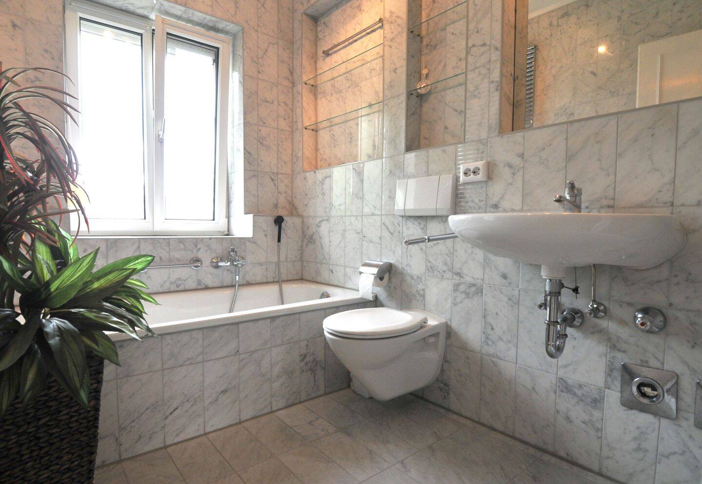 Sonnige 2 Zimmer-Wohnung mit Atelier-Flair und großem Balkon – Ingolstadt – Vorschaubild 5